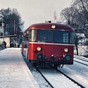 Sonderfahrt: Im historischen Schienenbus durch das schöne Siegtal zum Burgweihnachtsmarkt auf Burg Satzvey